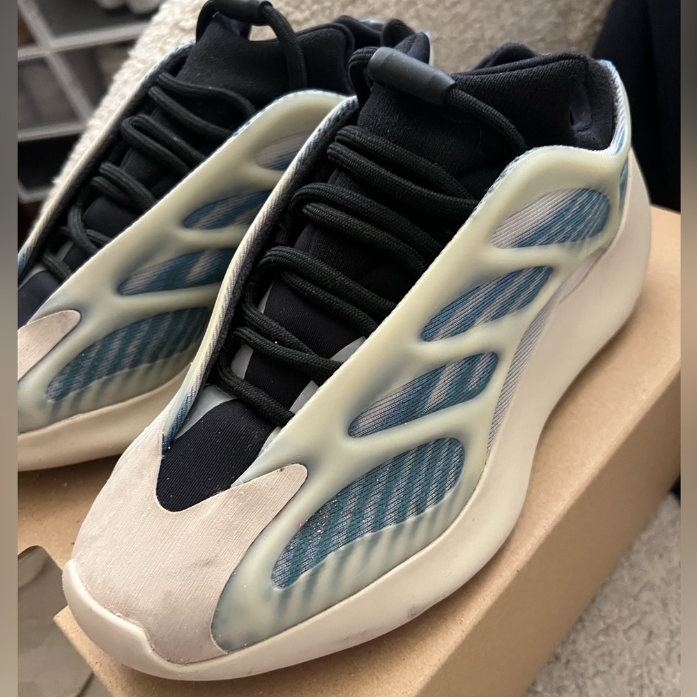 Yeezy 70 v3 kyanit